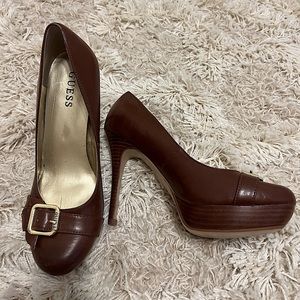 Guess Pumps